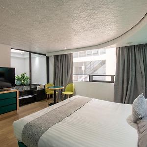 Deluxe King Suite